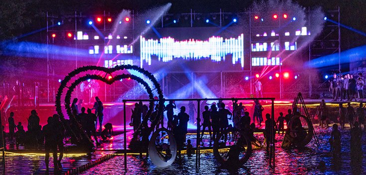 楠溪江泼水节（每年7-8月份）